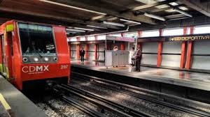 VIDEO: Accidente en escalera eléctrica en la estación Ciudad Deportiva deja al menos 12 lesionados