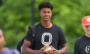 5-Star QB puts Alabama football in Top 4 schools recruiting him the hardest