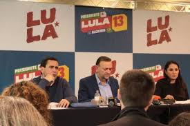 Telefonema de Lula interrompe coletiva do PT às vésperas do primeiro turno