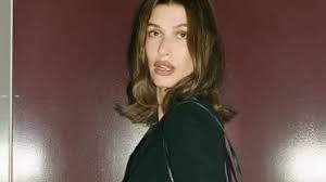 From minimalist bob to Rachel Green style: Hailey Biebers inspiring image change