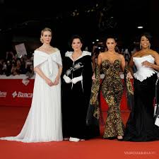 Kim Kardashian y Sarah Paulson alistan su llegada a México con ‘Todo Vale’