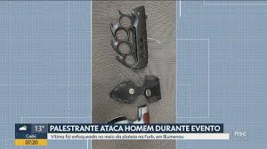 Palestrante esfaqueia homem na plateia durante evento na Furb, em Blumenau