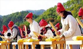 청송사과축제, 현비암 아래서 사과를 두드리자 바위처럼 영근 세월이 깨어났다