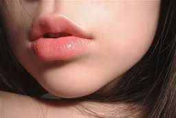 Merawat Bibir Agar Tetap Sehat