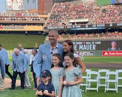 Image of Joe Mauer and his wife