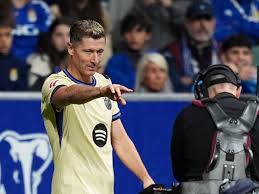 Lewandowski apagó la ilusión del Carlos Tartiere