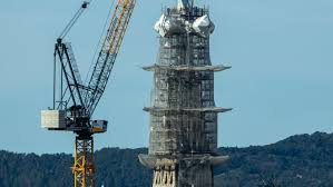 La Sagrada Familia toca el cielo: coloca la última pieza de su torre más alta y alcanza los 172,5 metros