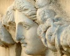 İzmir Arkeoloji Müzesi heykel ve eserler dış mekan resmi