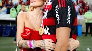 Jogador do Flamengo termina namoro na véspera de estreia na Série A: "Foi um tira-teima"
