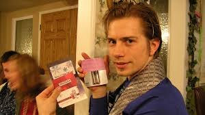 Photo: Casey Serin - guy_with_gift_card2