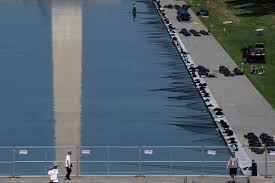 Trump's Reflecting Pool Fiasco: How Algae Turned Lincoln's Legacy Green with Political Scum