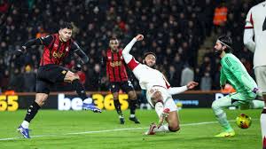 Bournemouth vence Liverpool com brilho de brasileiro e gol no último lance