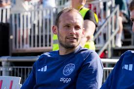Ajax blijft steken op gelijkspel tegen Duitse tweedeklasser, basisdebuut voor Daley Blind en Caio Henrique
