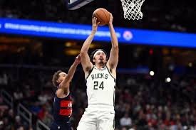 Jáquez brilla en Bucks; Karim a esperar el debut