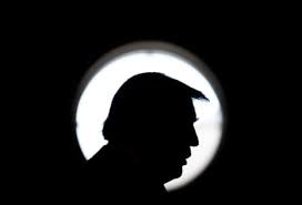Tensions Iran-États-Unis: Divisions au Sein de la Base MAGA de Trump