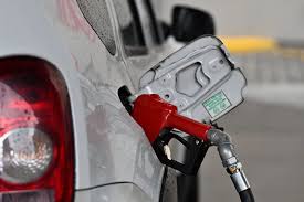 Con crudo arriba de 100 dólares, pacto con gasolineros blinda a México: expertos