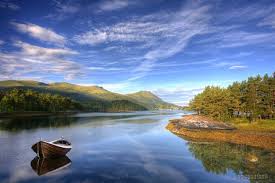 Kết quả hình ảnh cho vầng trăng ai xẻ làm đôi images