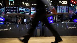 Stocks Sink on Anxiety About Tech and A.I. Spending