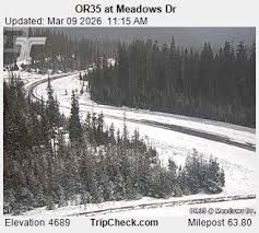 Winter weather alerts along Oregon and Washington Cascades