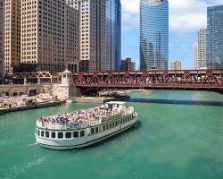 Image of boat tour in Chicago