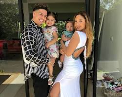 Image of Elle McBroom with her parents Austin McBroom and Catherine Paiz