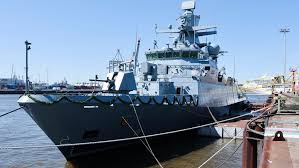 Deutsche Marine - Korvette „Lübeck“ feierlich im Hamburger Hafen getauft - Politik - SZ.de