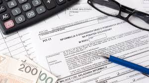 Kiedy PIT "złoży się sam", a kiedy działanie podatnika jest potrzebne?