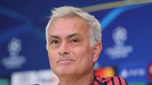 Nova arma para o Real Madrid: Mourinho treina o clube merengue na sorte