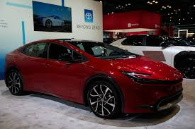 American Drivers' Hybrid Habit: Why Gas-Electric Cars for Sale Are Now Beating EVs in Affordability and Reliability