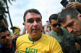 Flávio Bolsonaro teve 15% do público que o pai levou a Copacabana em 2022