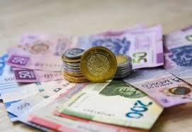 El peso se deprecia 0.3% frente al dólar; la moneda podría llegar a 19 unidades