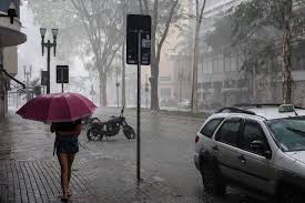 Terça (10) deve ser o último dia de chuva generalizada em SP antes de o tempo abrir