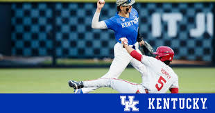 Kentucky Drops See-Saw Affair on Senior Night