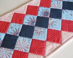 Résultat de recherche d'images pour "4th of July table runners"