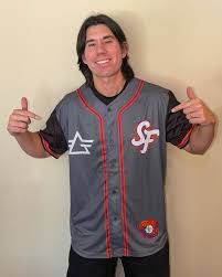 Hometown producer and songwriter Gryffin joins us to throw ...