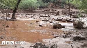 Grand Canyon flash flooding sparks search for missing hikers — BBC
