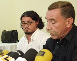 Abderrahaman Ahmed junto a su abogado, Marcos García Ramos. (Foto: EFE). Noticias relacionadas en elmundo.es &middot; Noticias relacionadas en otros medios - 1153850120_0