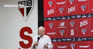 Em primeiro dia, Massis sinaliza conciliação com oposição e promete quitar atrasados do elenco