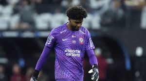 Hugo Souza diz como elenco lida com problemas no Corinthians e pede 'virada de chave' contra o Estudiantes: 'Jogo que muda a história'