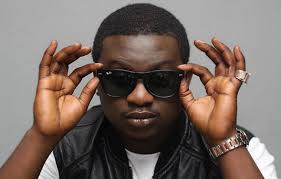 Wande Coal shows he&#39;s still the best at what he does. I&#39;m actually dancing while posting this song. Here&#39;s the full/complete version of Kilaju. - 1223067_wande_Coal_TypicalNaijas_Blog_jpge2590fd66124f3cd6b8ba9d7e62e591f