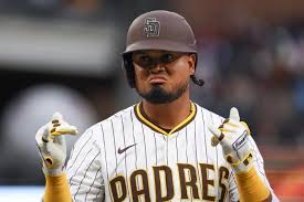 Luis Arraez Returns to Padres Lineup After Rest Day