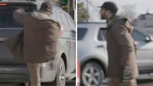 Video shows earlier altercation between Alex Pretti and federal agents