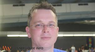 Nico Altena heeft als kersverse voorzitter van zwemvereniging De Pinquin uit Zuidbroek zijn collega&#39;s van de zwemclubs Bubble (Veendam), ... - 30_718_6906_1395049279