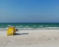 Image of white sandy beaches and turquoise waters along the Gulf Shores