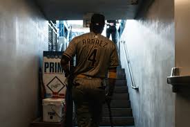 Luis Arráez brilla con doble juego multihits y producción clave para San Diego