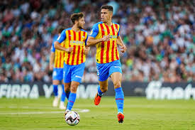 Valencia wins derby to move away from relegation zone