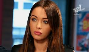 Résultat de recherche d'images pour "nabilla"