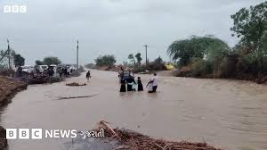 Gujarat Rain : સૌરાષ્ટ્રમાં સતત વરસાદથી ઠેર-ઠેર પાણી ભરાતાં લોકોને કેવી રીતે રેસ્ક્યૂ કરાયા?