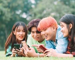 Зображення: group of friends chatting on their smartphones