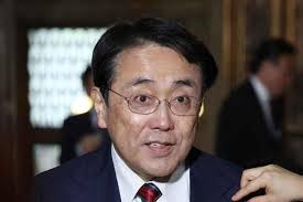 「奥様お美しい」 気品あふれる夫人の装いに視線釘付け 赤沢経産相夫妻の園遊会での佇まいに感嘆の声（Hint-Pot）